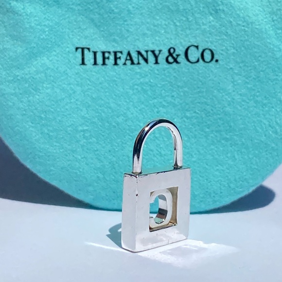 AUTH Rare vintage Tiffany & Co. Letter “C” padlock charm/pendant🔓 - Picture 5 of 16